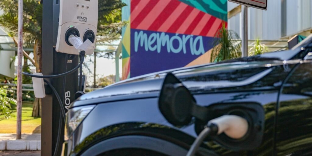 Emplacamentos de veículos avançaram em fevereiro, aponta Fenabrave 1 Emplacamentos de veículos avançaram em fevereiro, aponta Fenabrave