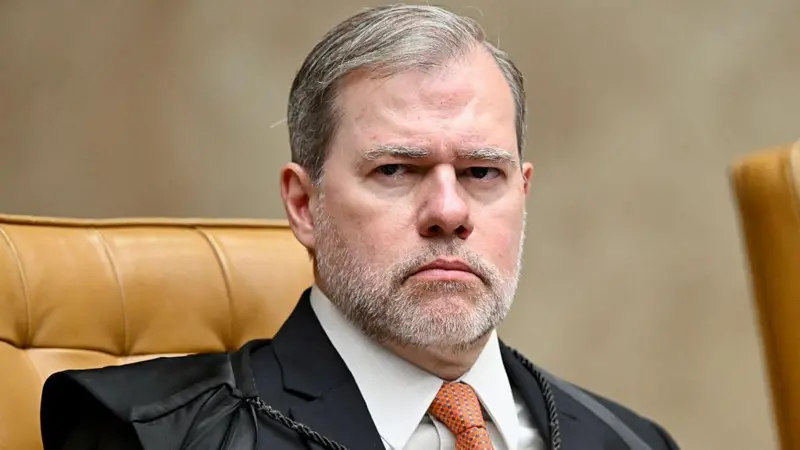 Turma de Toffoli no STF vai decidir se referenda prisão de Vorcaro 1 Toffoli e Moraes deveriam se declarar suspeitos no caso do Banco Master